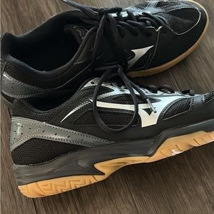 Women’s indoor volleyball shoes